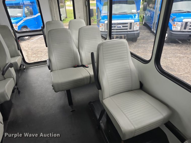 image for item DQ4425 2018 Senator II ST69923C shuttle bus