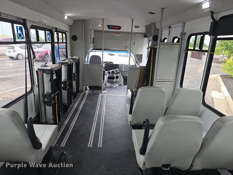 image for item DQ4425 2018 Senator II ST69923C shuttle bus