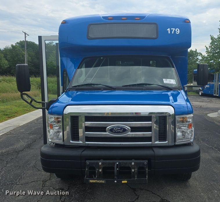 image for item DQ4426 2018 Senator II ST69941C shuttle bus