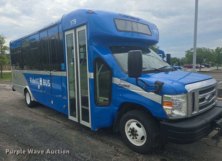 image for item DQ4426 2018 Senator II ST69941C shuttle bus