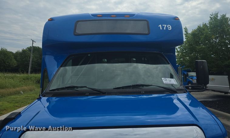 image for item DQ4426 2018 Senator II ST69941C shuttle bus