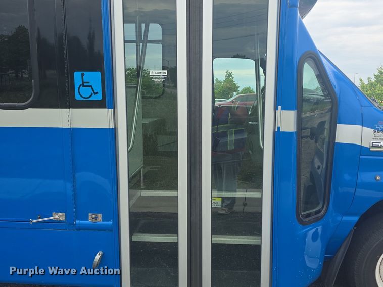 image for item DQ4426 2018 Senator II ST69941C shuttle bus