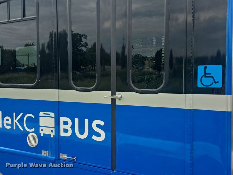 image for item DQ4426 2018 Senator II ST69941C shuttle bus