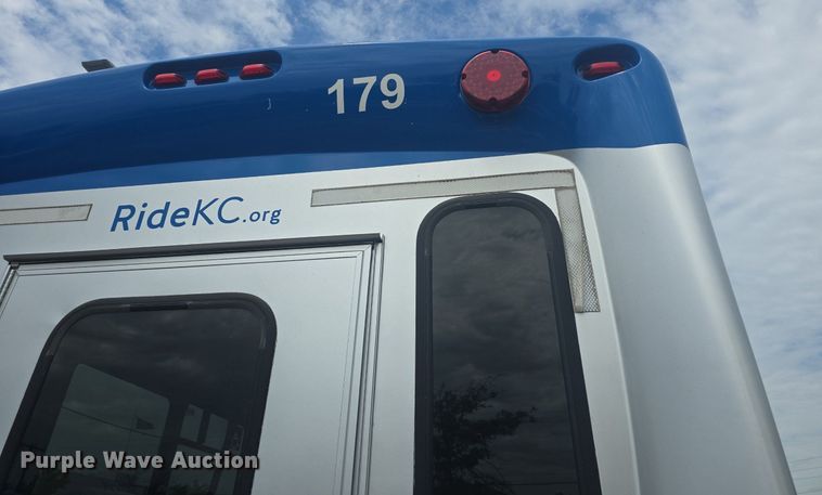 image for item DQ4426 2018 Senator II ST69941C shuttle bus