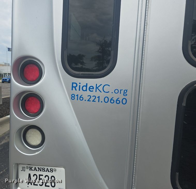 image for item DQ4426 2018 Senator II ST69941C shuttle bus