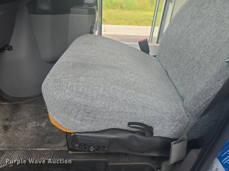 image for item DQ4426 2018 Senator II ST69941C shuttle bus