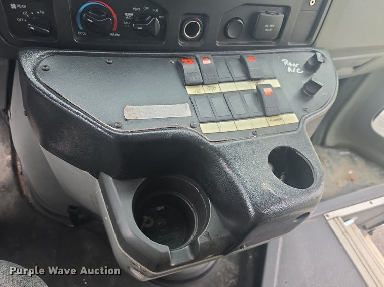 image for item DQ4426 2018 Senator II ST69941C shuttle bus