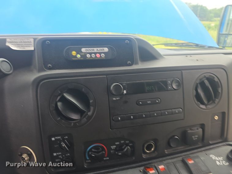 image for item DQ4426 2018 Senator II ST69941C shuttle bus