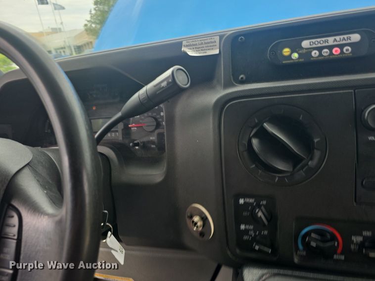 image for item DQ4426 2018 Senator II ST69941C shuttle bus