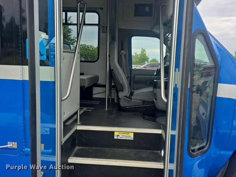 image for item DQ4426 2018 Senator II ST69941C shuttle bus