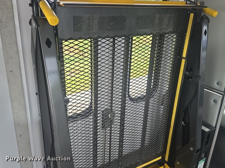 image for item DQ4426 2018 Senator II ST69941C shuttle bus