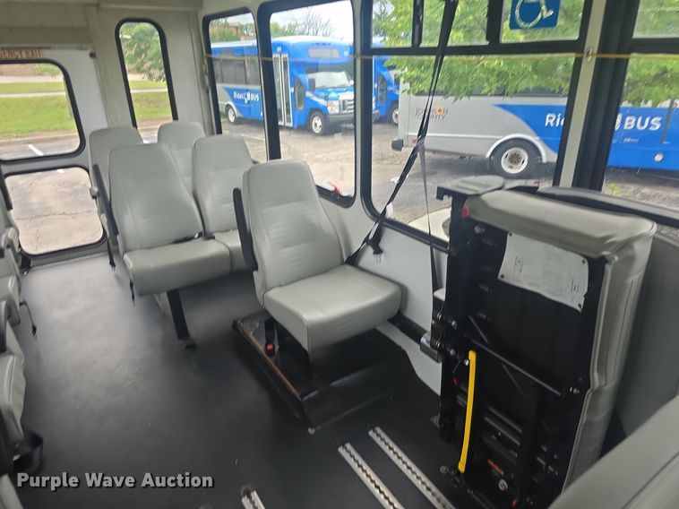 image for item DQ4426 2018 Senator II ST69941C shuttle bus