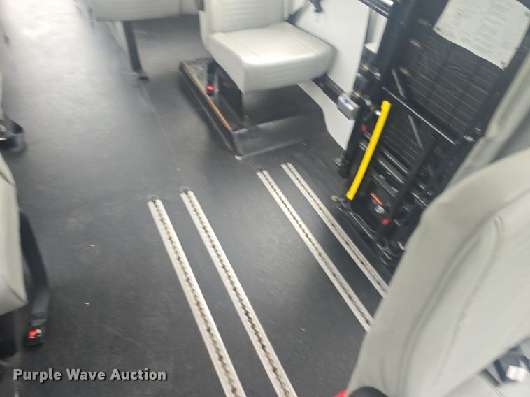 image for item DQ4426 2018 Senator II ST69941C shuttle bus