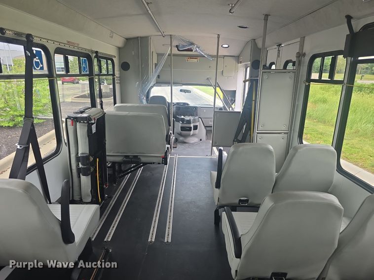 image for item DQ4426 2018 Senator II ST69941C shuttle bus