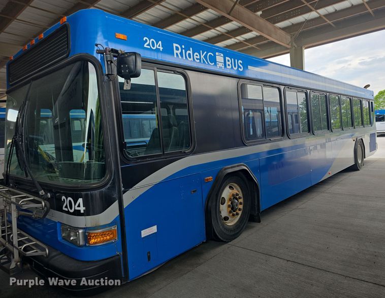 image for item DQ4427 2006 Gillig shuttle bus