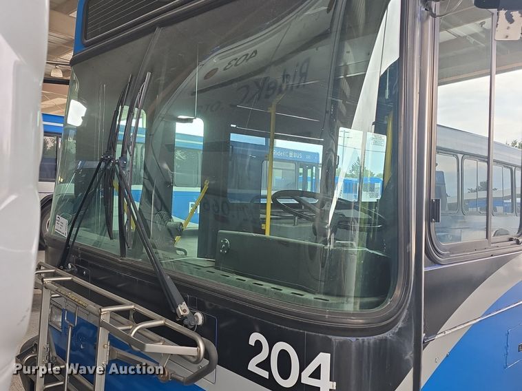 image for item DQ4427 2006 Gillig shuttle bus