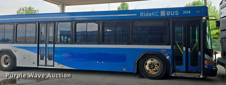 image for item DQ4427 2006 Gillig shuttle bus