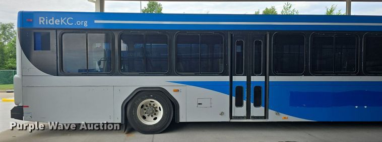 image for item DQ4427 2006 Gillig shuttle bus