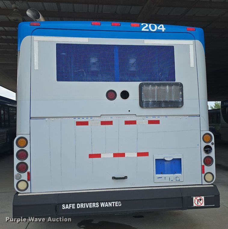 image for item DQ4427 2006 Gillig shuttle bus