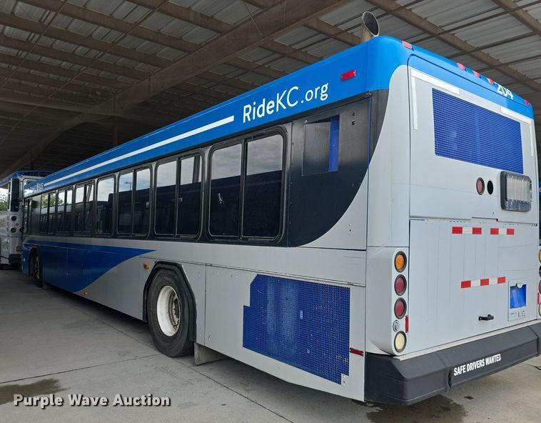 image for item DQ4427 2006 Gillig shuttle bus