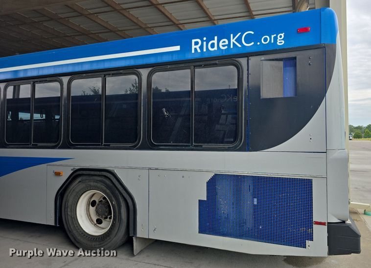 image for item DQ4427 2006 Gillig shuttle bus
