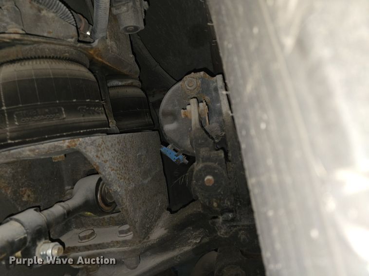 image for item DQ4427 2006 Gillig shuttle bus