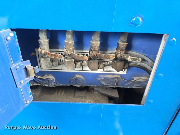 image for item DQ4427 2006 Gillig shuttle bus