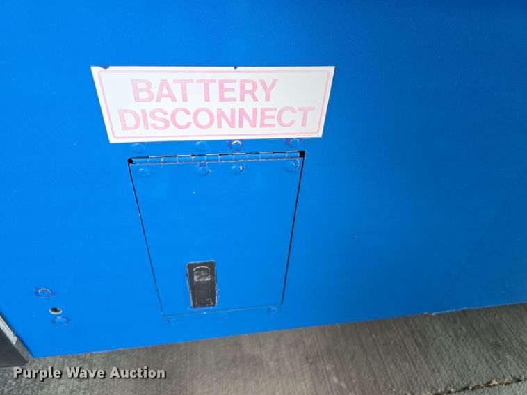 image for item DQ4427 2006 Gillig shuttle bus