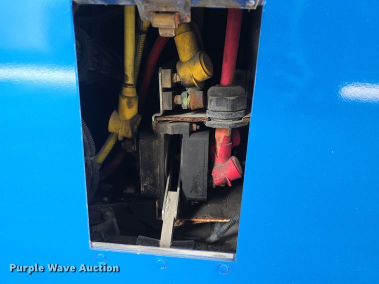 image for item DQ4427 2006 Gillig shuttle bus