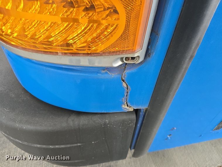 image for item DQ4427 2006 Gillig shuttle bus