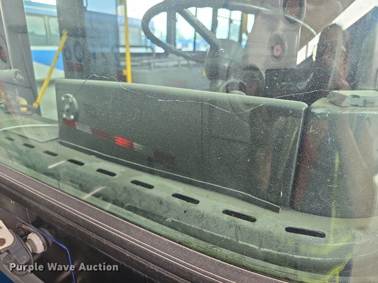 image for item DQ4427 2006 Gillig shuttle bus