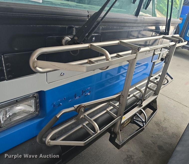 image for item DQ4427 2006 Gillig shuttle bus