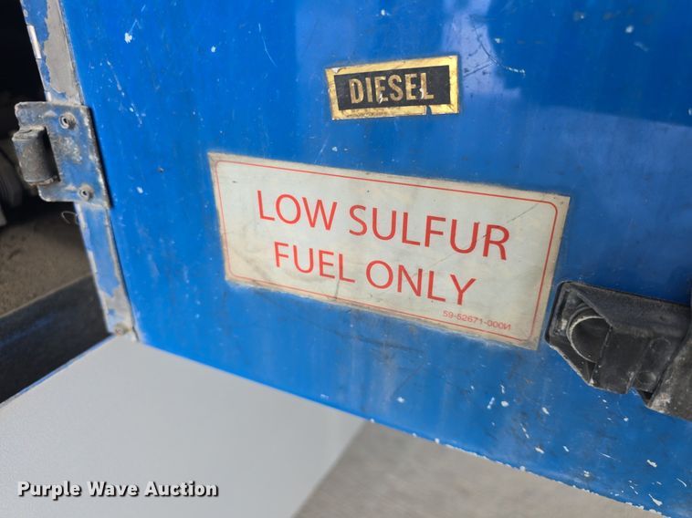 image for item DQ4427 2006 Gillig shuttle bus