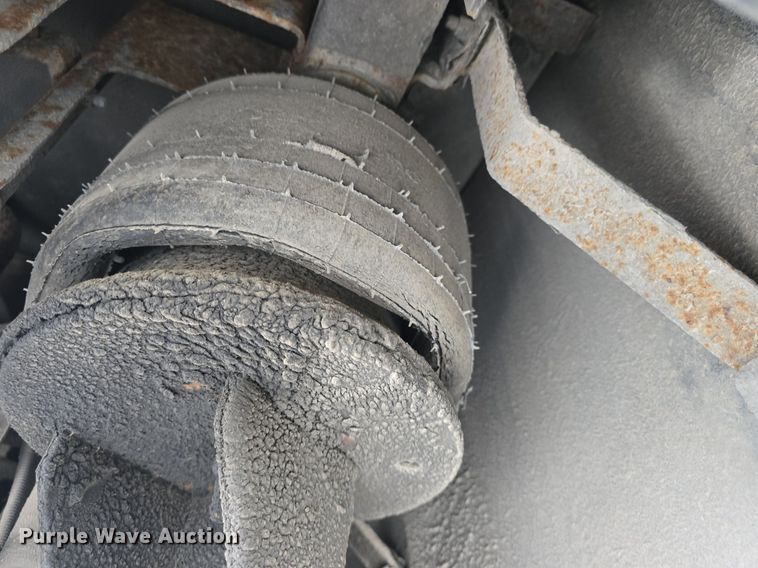 image for item DQ4427 2006 Gillig shuttle bus