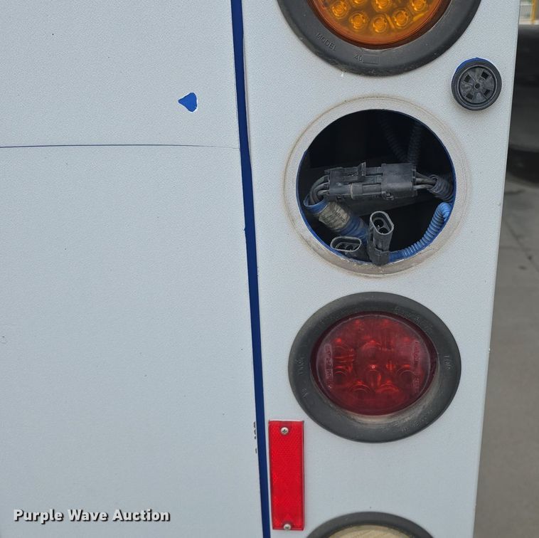 image for item DQ4427 2006 Gillig shuttle bus