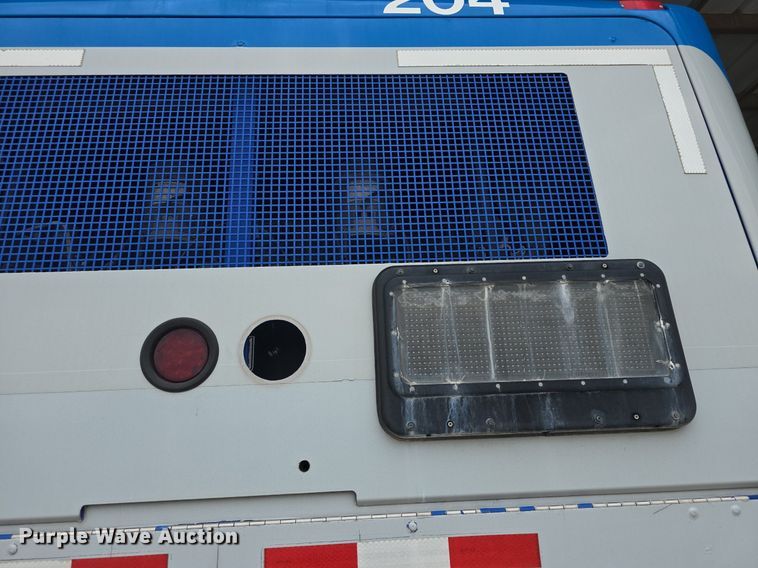 image for item DQ4427 2006 Gillig shuttle bus