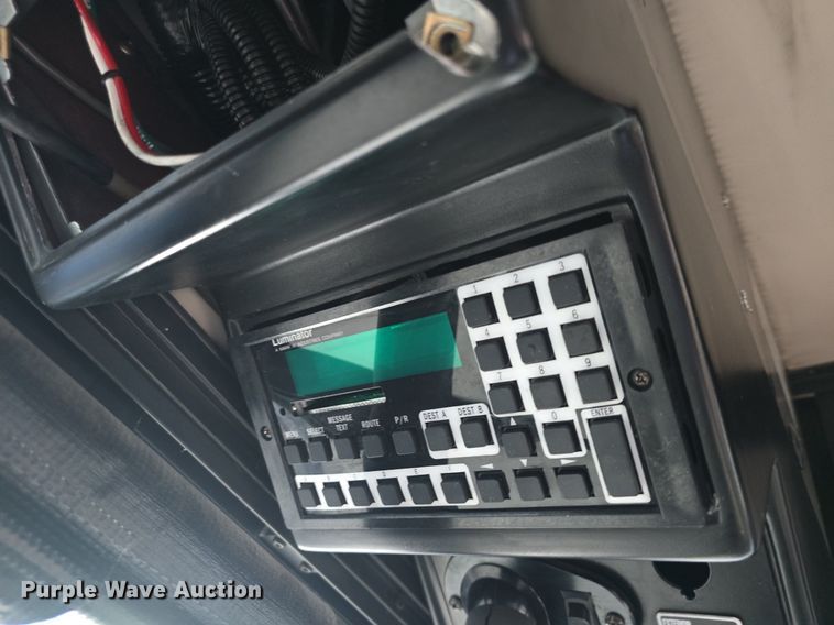 image for item DQ4427 2006 Gillig shuttle bus