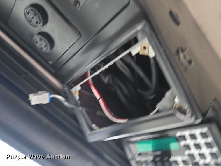 image for item DQ4427 2006 Gillig shuttle bus