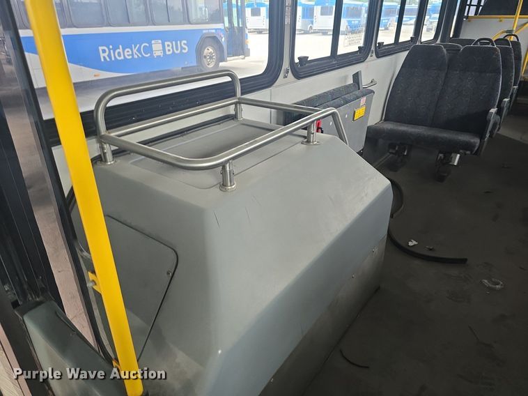 image for item DQ4427 2006 Gillig shuttle bus