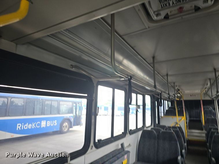 image for item DQ4427 2006 Gillig shuttle bus