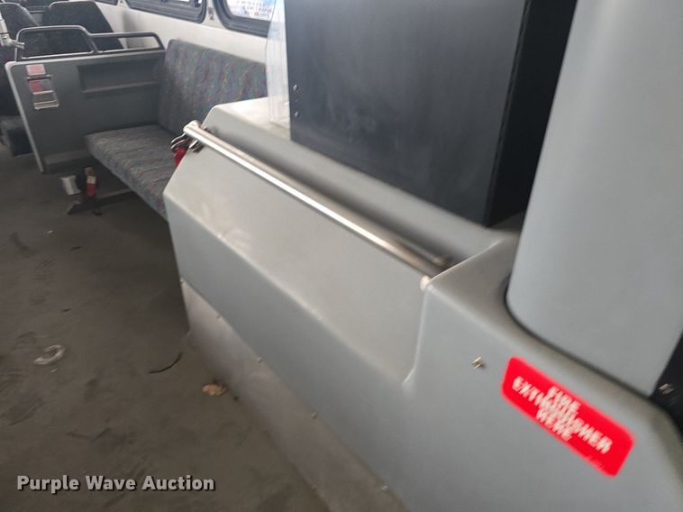 image for item DQ4427 2006 Gillig shuttle bus