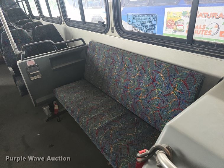 image for item DQ4427 2006 Gillig shuttle bus