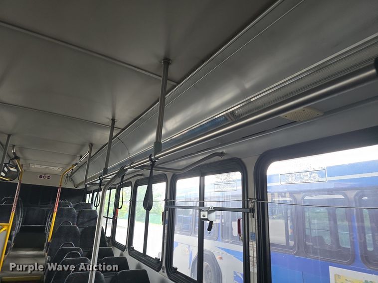 image for item DQ4427 2006 Gillig shuttle bus