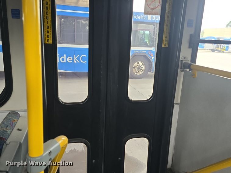 image for item DQ4427 2006 Gillig shuttle bus