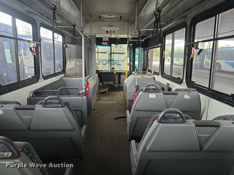 image for item DQ4427 2006 Gillig shuttle bus