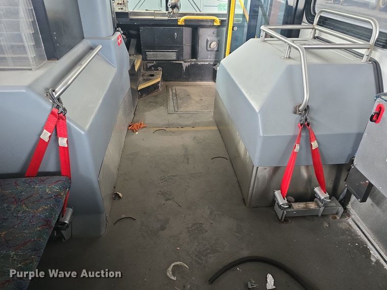 image for item DQ4427 2006 Gillig shuttle bus