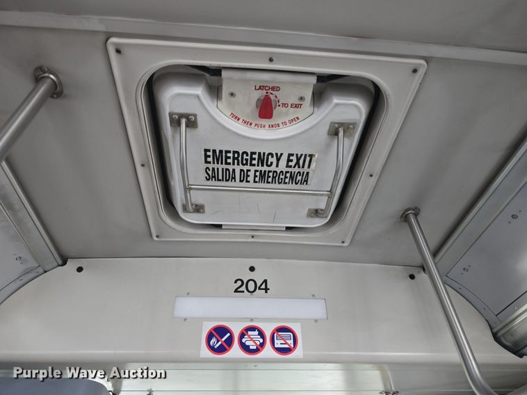 image for item DQ4427 2006 Gillig shuttle bus