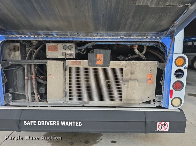 image for item DQ4427 2006 Gillig shuttle bus