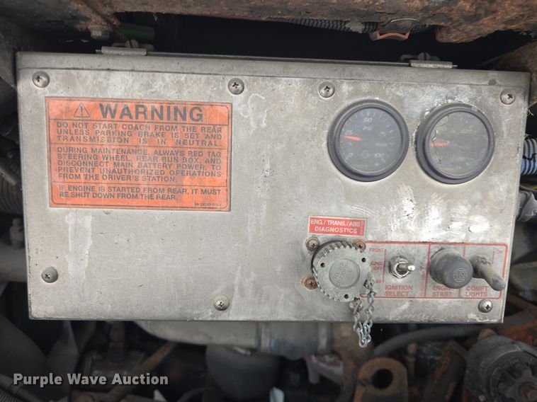 image for item DQ4427 2006 Gillig shuttle bus