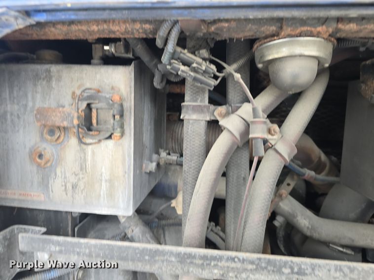 image for item DQ4427 2006 Gillig shuttle bus